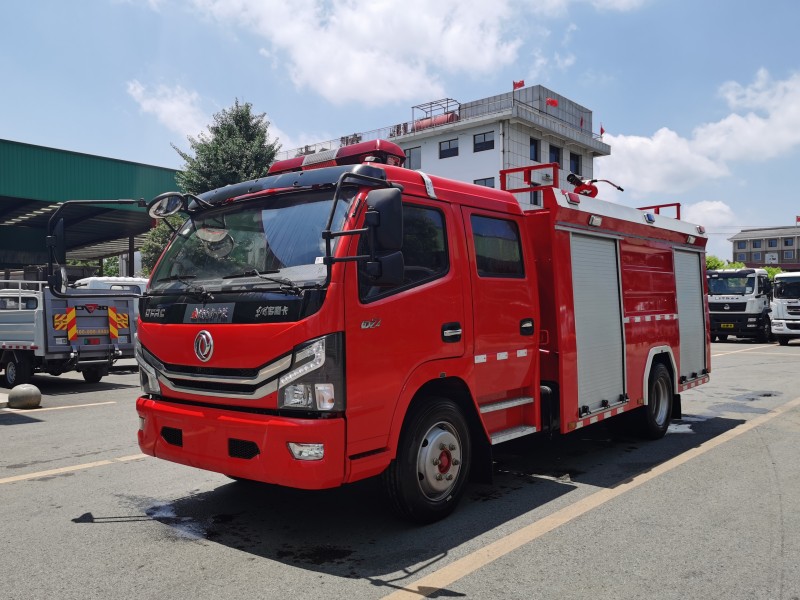 東風(fēng)多利卡   5噸    水罐消防車